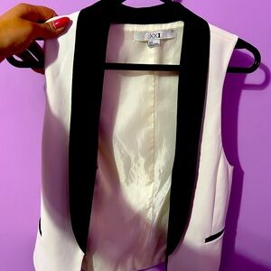 Trending vest. Two tone. Never wrinkles.